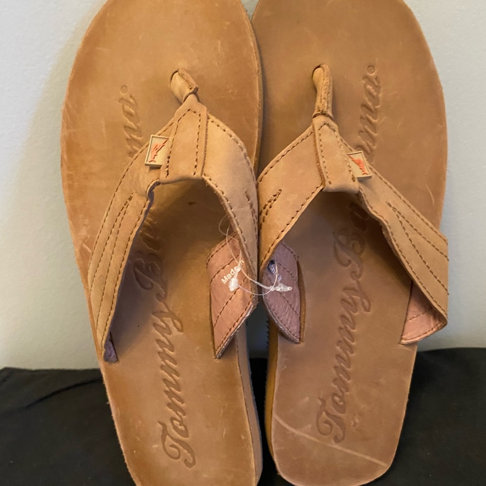 Tommy Bahama Tan Leather Thong Sandals NWOT sz 10